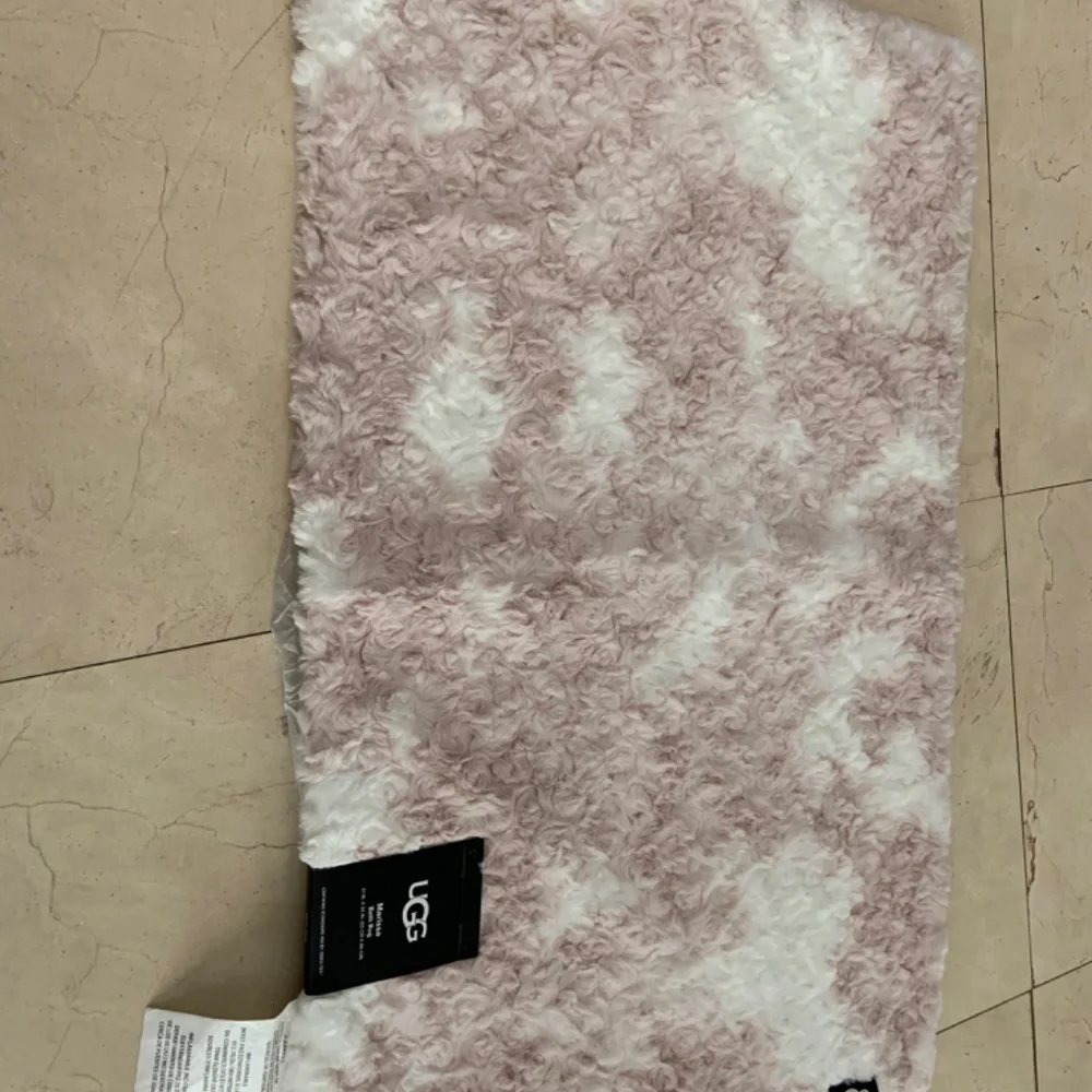 New UGG Marissa bath rug